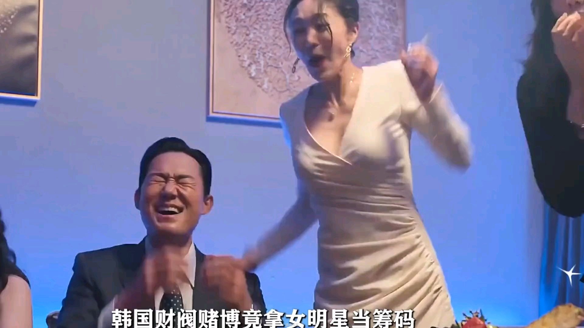 韩国财阀赌博竟拿女明星当筹码，只要保镖能徒手砸开西瓜就把女明星送给他！一口气看完高分电影《猎犬》！-1.jpg