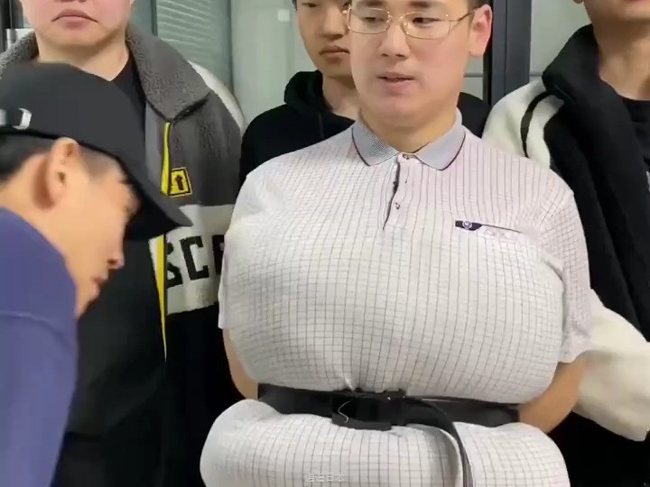 脱缰凯无广合集纯享版 #一人分饰多角 #看完不笑算我输 #脱缰凯搞笑瞬间-1.jpg