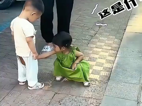 人类幼崽搞笑-1.jpg